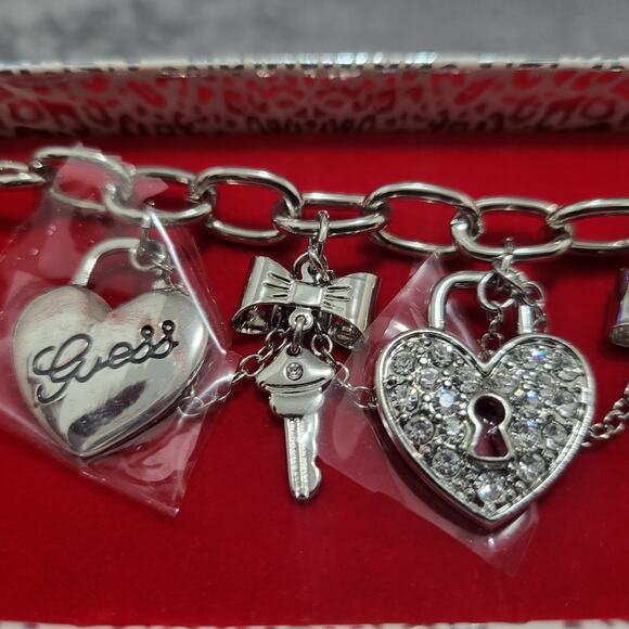 Guess Silver Tone Heart Charm Bracelet Gift Box Charm Bracelet - Picture 15 of 16